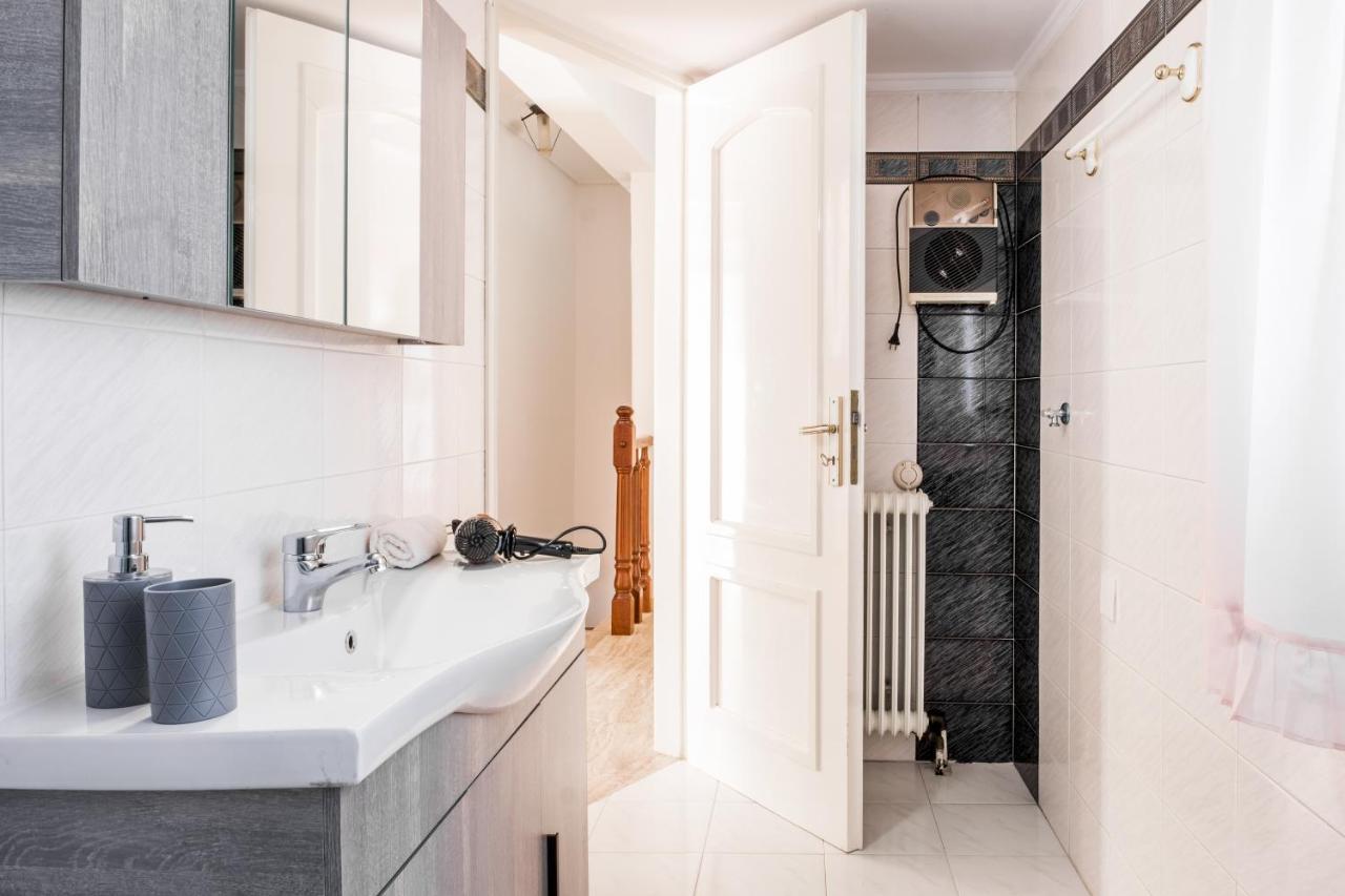 The Home Sweet Home - Family Friendly 2 Floor Apartment Kalamata Bagian luar foto