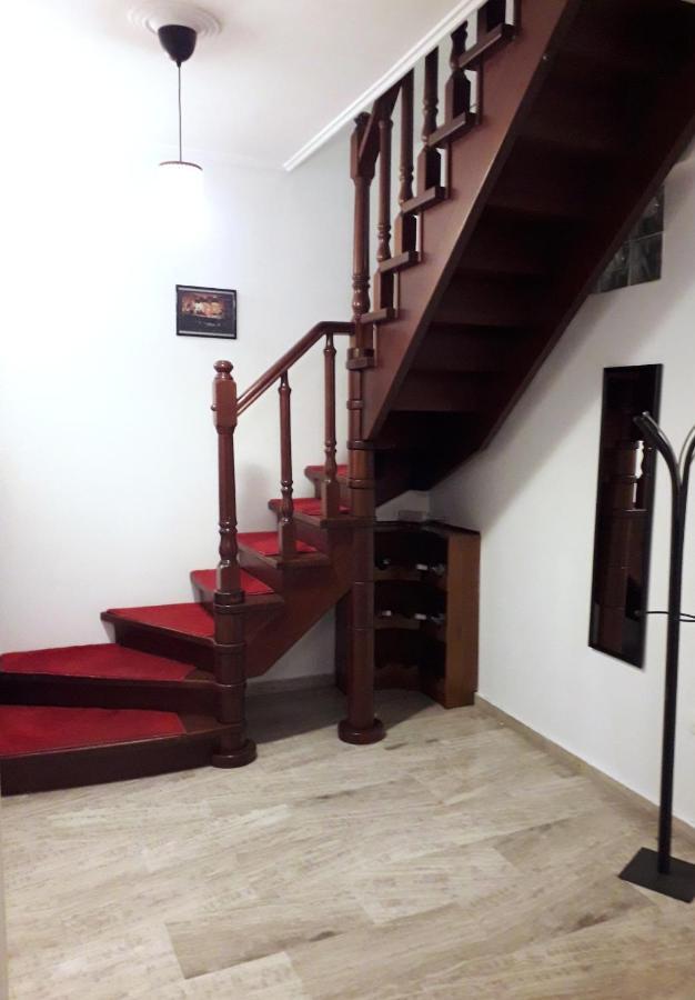 The Home Sweet Home - Family Friendly 2 Floor Apartment Kalamata Bagian luar foto